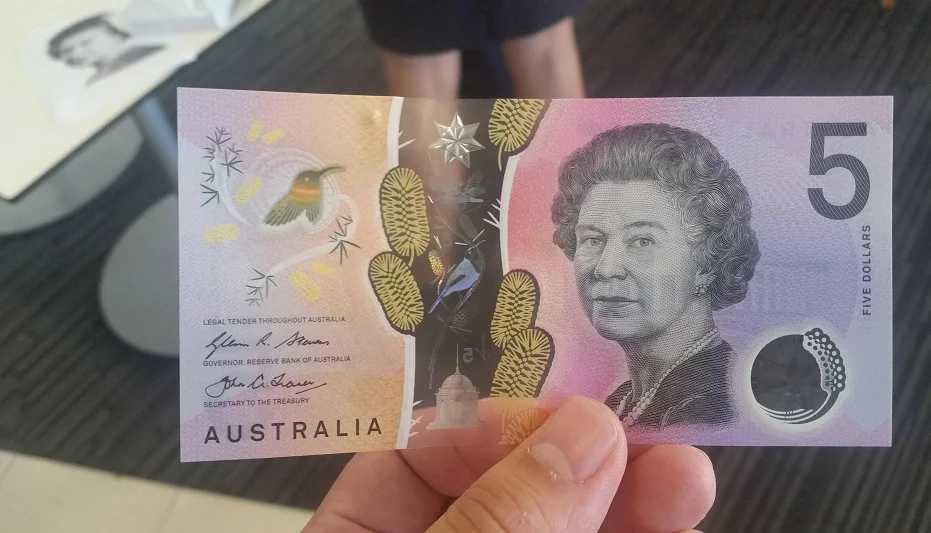 Почему в Австралии австралийский доллар, а не австралийский фунт